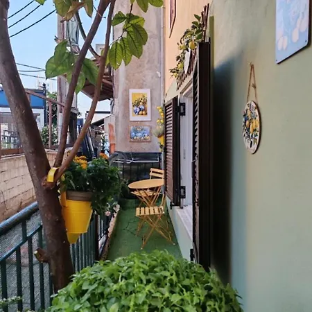 Nonna Konstantina- Old Town Center Apartment *